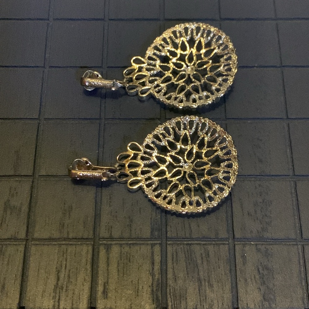 Sarah Coventry Vintage Clip Earrings - Picture 2 of 3